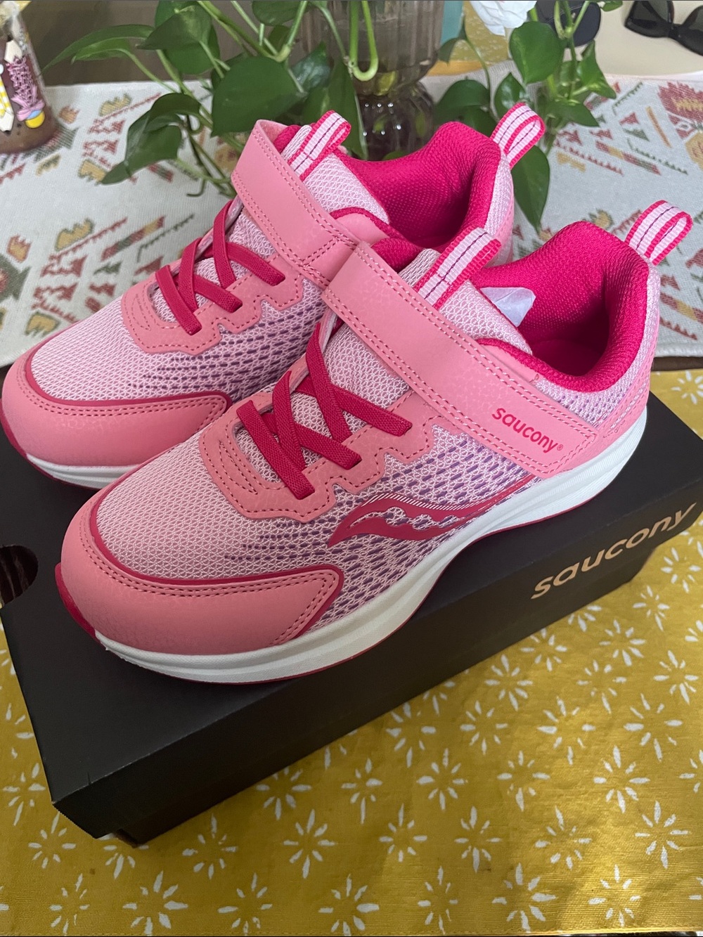 Saucony  mouth girl size 3 M and Hot Pink Hook-and-Loop Sneakers